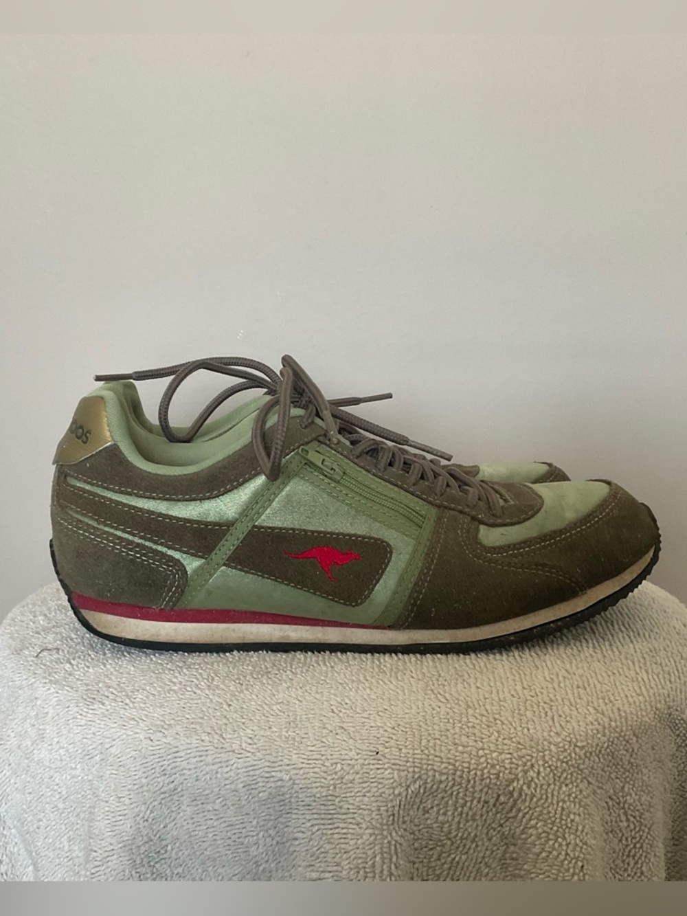 Kangaroos Green On Green Classic Pocket Sneakers Size 7 Women's